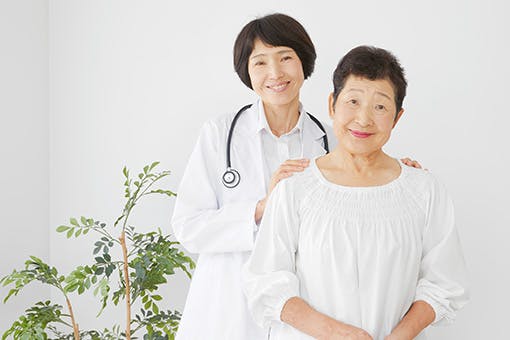 Doctor from the DE Cancer Treatment program with a cancer patient